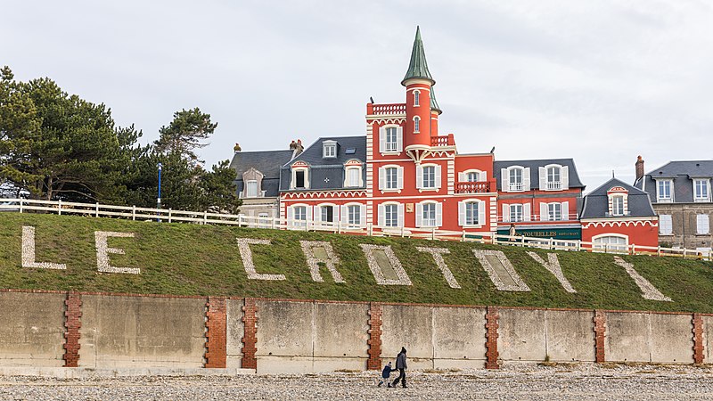 File:Beach of Le Crotoy and hotel Les Tourelles-2168.jpg
