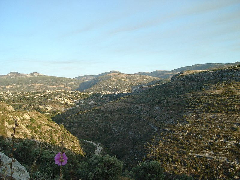 File:Beit Yashot02.jpg