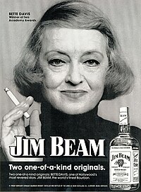 Davis en un anuncio comercial del whisky Jim Beam de 1974.