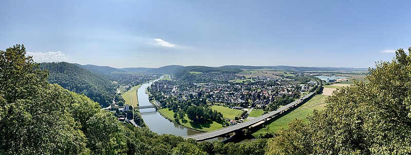 File:Blick über die Stadt Bodenwerder vom Bismarckturm.jpg