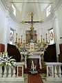 Il presbiterio e l'altare maggiore dell'abbazia di Sant'Andrea di Borzone, Borzonasca, Liguria, Italia
