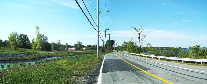 File:Boulevard Gouin Est 01.jpg