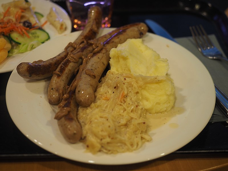 File:Bratwurst at Antell Martintalo.jpg