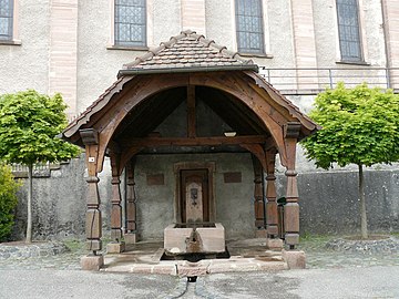 Fonte perto da igreja