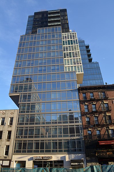 File:Building cantilever New York.JPG