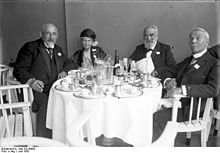 Presidium of the Second World Power Conference in Berlin, 1930 (from right to left): Edouard Tissot, Oskar von Miller and his wife, Carl Kottgen [Deutsch] Bundesarchiv Bild 102-09962, Berlin, Prasidium der Weltkraftkonferenz.jpg