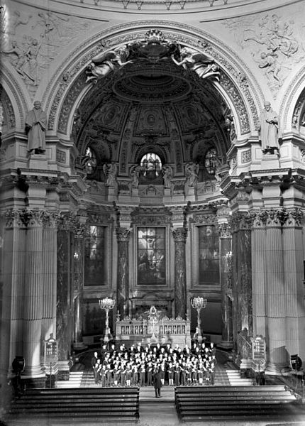 File:Bundesarchiv Bild 102-13471, Berlin, Dom, Berliner Knaben-Domchor bei Probe.jpg