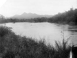 COLLECTIE TROPENMUSEUM Gezicht over de rivier Kampar in de omgeving van Moeara Takoes TMnr 10021581.jpg