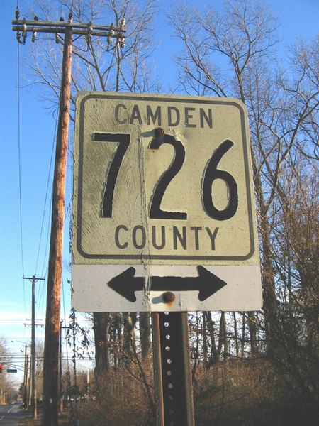 An example of a route beginning with 7 in Camden County, marked with an older square shield design