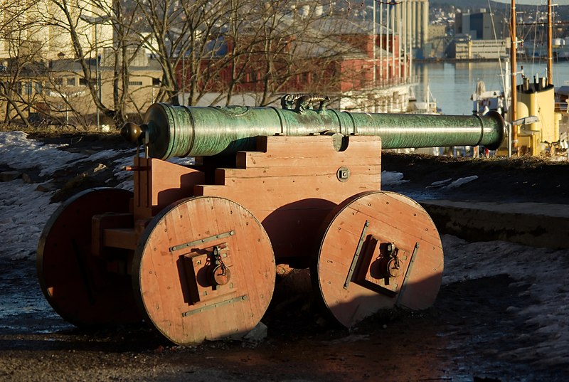 File:Cannon on Akershus festning 0001.jpg