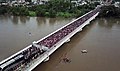 Caravana de Hondureños saliendo de su pais debido a la pobreza extrema.jpg