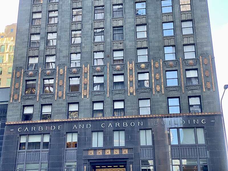 File:Carbide and Carbon Building, Michigan Avenue, Chicago, IL - 52890821887.jpg