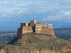 Castillo de Monzon (15530066601).jpg