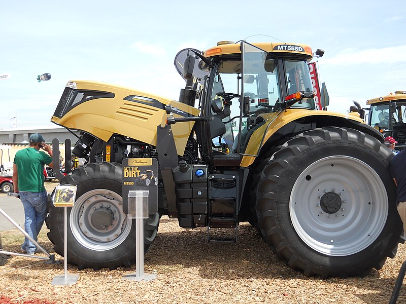 File:Challenger MT585D MFWD - 2011.jpg