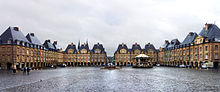 Place ducale in Charleville-Mezieres. Charleville place ducale face.jpg