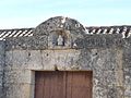 Français : Château de la Tranchade, Garat, Charente, France. Statuette de saint près du portail d'entrée