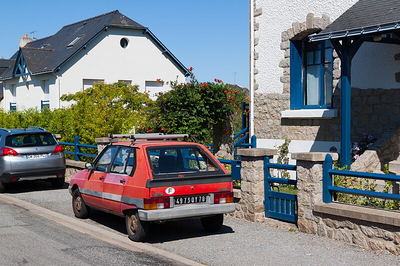 File:Citroën Visa in Batz sur Mer, 23.08.2014.jpg