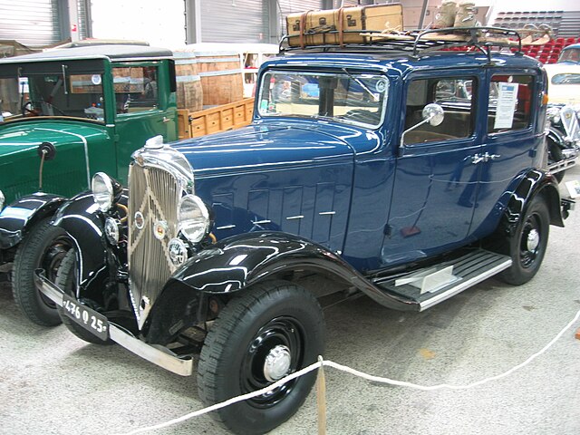 Voiture à pédales en tôle CITROËN modèle ROSALIE. - Hotel Des