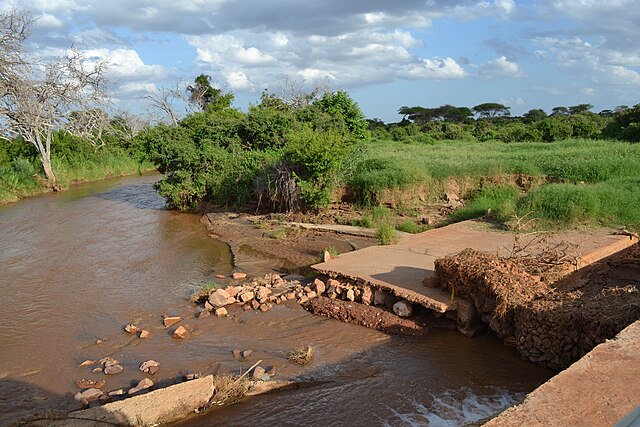 File:Collapsed_bridge_on_the_Voi_River_west_of_the_Aruba_Dam_in_the_Tsavo_East_National_Park,_Kenya.jpg