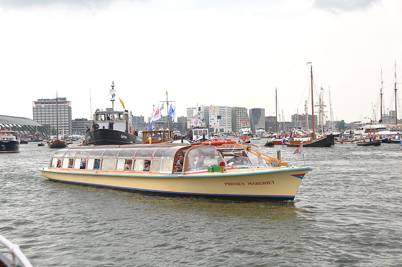 File:De PRINSES MARGRIET bij Sail Amsterdam 2015 (01).JPG