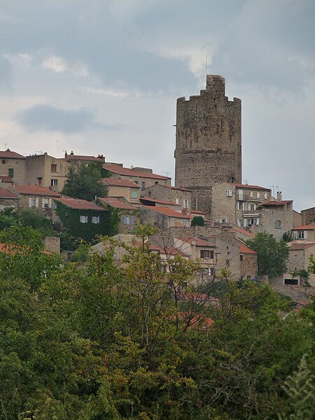 File:Donjon de Montpeyroux.jpg