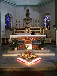 Intérieur de l'église Sainte-Hélène à Nice.