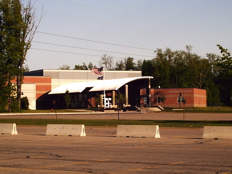 File:East Kentwood High School, freshman campus (2006).jpg