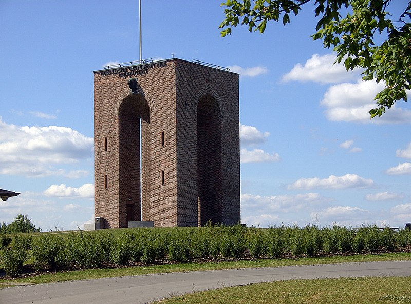 File:Ejer Bavnehøj (Jylland).JPG