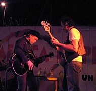 Elliott Murphy e Antonio Righetti - Festa de l'Unità, Borsea (RO) - 5 luglio 2005.jpg