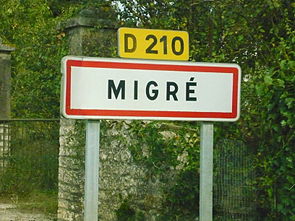 Entrée du village de Migré.JPG