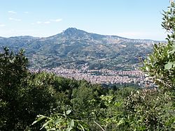 Vue sur Ascoli Piceno et le :mont de l'Ascension (it) depuis l':Ermitage San Marco (it)