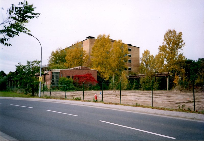 File:Ernst-Mey-Straße Celluloseacetat-Abteilung.jpg