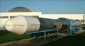 Eine Europa 2-Trägerrakete im Euro Space Center ausgestellt