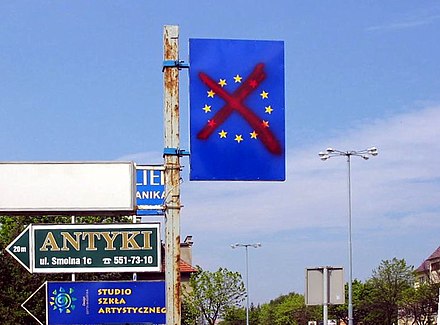 Un exemple d'action eurosceptique, un drapeau de l'UE vandalisé à Sopot en Pologne.