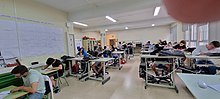 Alumnos de 1º. de Bachillerato BIE haciendo un examen en el aula de FP de Edificación