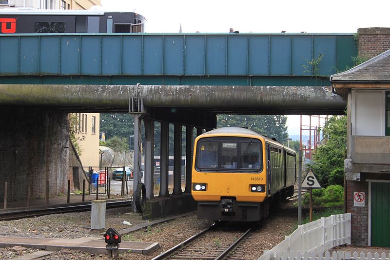 File:Exeter Central - FGW 143619 beneath Queen Street.JPG