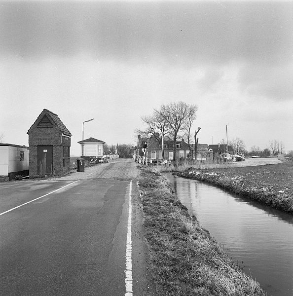 File:Exterieur OVERZICHT BRUG OVER DE NAUWE GREUNS - Hempens-Teerns - 20274654 - RCE.jpg