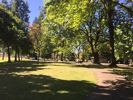 Farragut Park Path