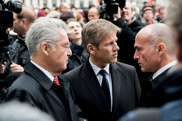 With ministers Ostermayer and Klug at the opening of the Memorial for the Victims of Nazi Military Justice on the Ballhausplatz