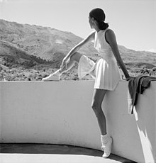 Toni Frissell, Woman in tennis outfit, published in Harper's Bazaar, February 1947 Flickr - ...trialsanderrors - Toni Frissell, Woman in tennis outfit, 1947.jpg