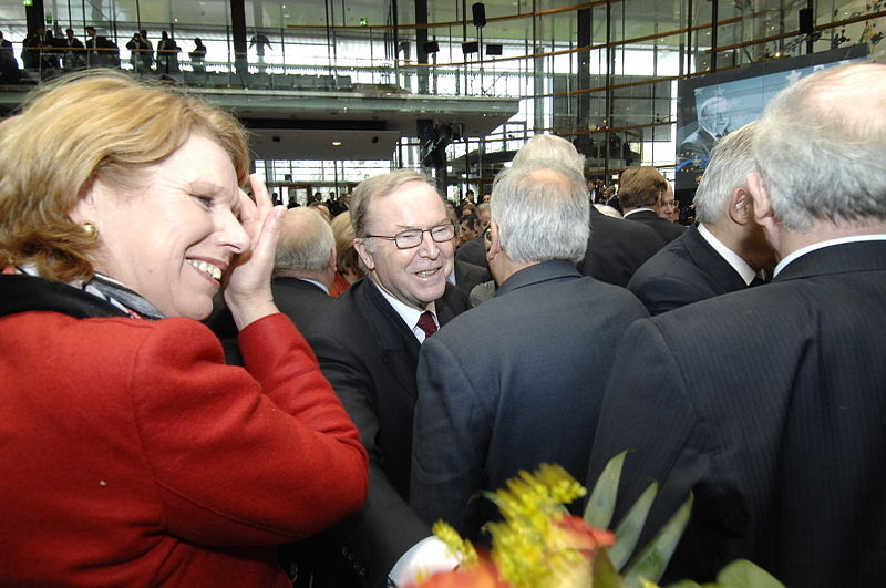 File:Flickr - europeanpeoplesparty - EPP Congress Bonn (108).jpg