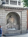 Català: Font del Pla de la Boqueria. Pla de la Boqueria (Barcelona). Autor desconegut. Material: marbre sobre pedra de Montjuïc. 1830. This is a photo of public art indexed in the cataloge Art Públic of Barcelona (Spain) under the code number 1805-1 (prefixed with territorial id: 08019/1805-1) Object location 41° 22′ 52.43″ N, 2° 10′ 25″ E  View all coordinates using: OpenStreetMap