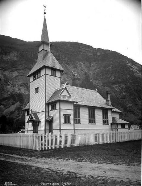 File:Gaupne kyrkje Wilse.jpeg