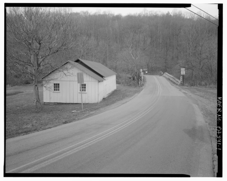 File:General view, facing west. - Dubbs Bridge, Spinnerstown Road (State Route 2031) spanning Hosensack Creek, Dillingerville, Lehigh County, PA HAER PA,39-DILL.V,1-1.tif