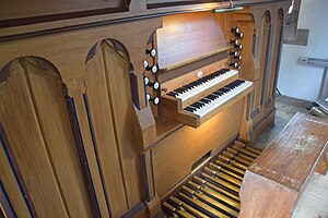 Gieboldehausen, Gustav-Adolf-Kirche, Orgel Spieltisch seitlich.jpg