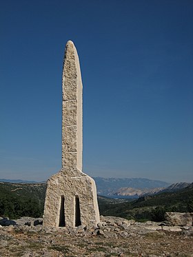 Spomenik glagoljici iznad Bašćanske drage