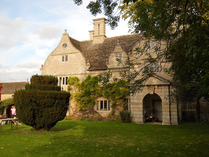 File:Glinton Manor House-geograph.org.uk-3532048.jpg