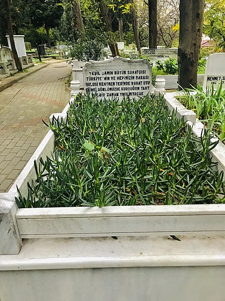 File:Grave of Hulusi Kentmen (1912-1993).jpg