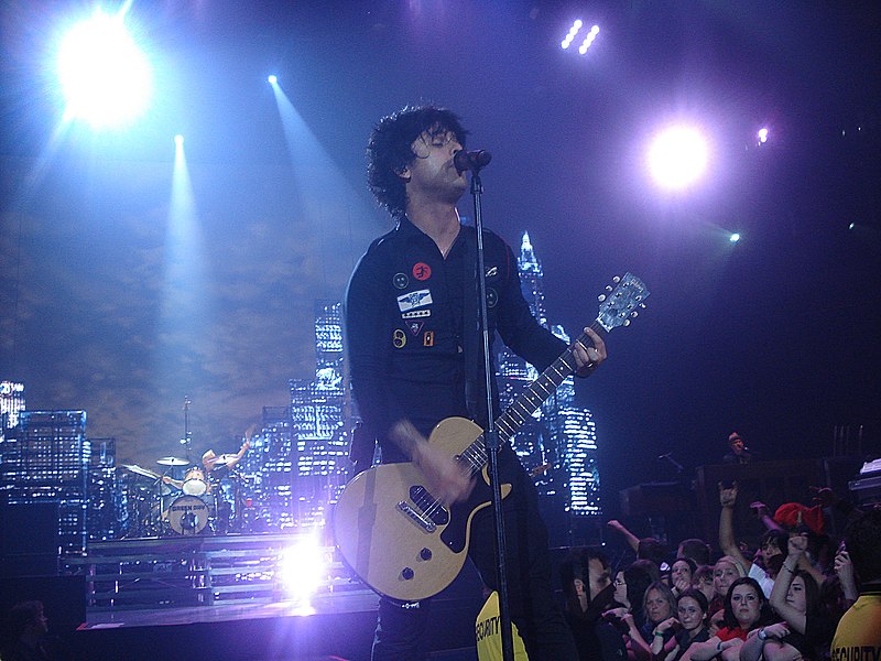 File:Green Day - Copps Coliseum - Hamilton, ON - 7 16 09 (3730317537).jpg