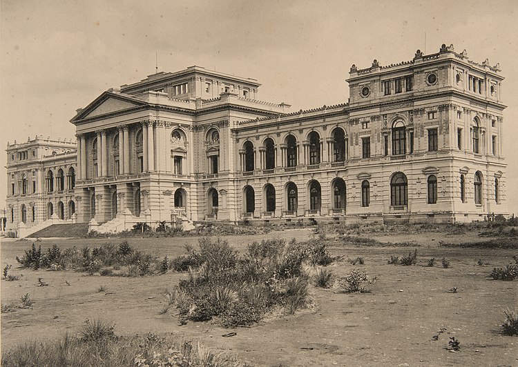 Edifício-monumento do Ipiranga: Fachada e Lateral Direita